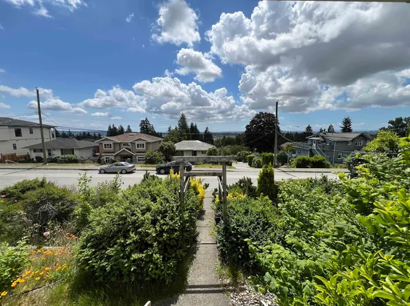 5941 Carson St, Burnaby, BC V5J 2Z8