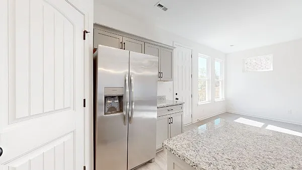 3 bed, 3.5 bath, 2433 sqft, $3,895 — Photo 4