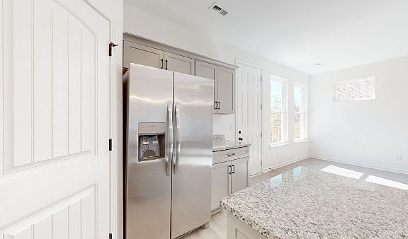 4th image of 2656 Lakevilla Dr #29