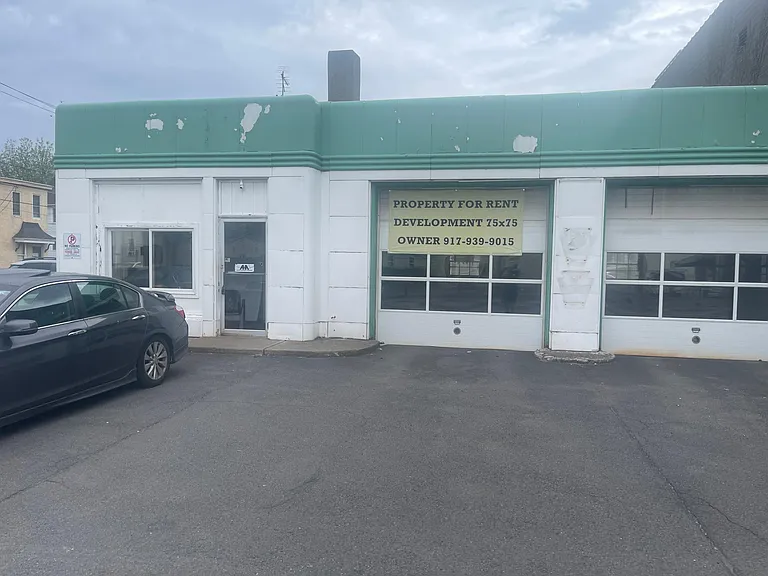 111 Lackawanna Ave #SERVICE STATION — Photo 3
