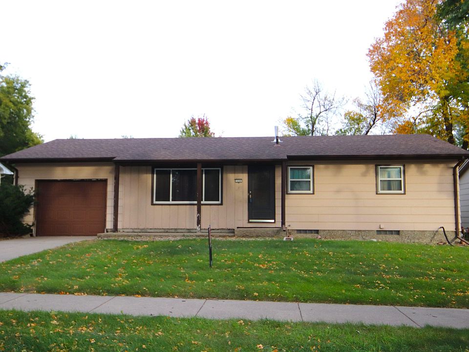 1st image of 320 N Meyer Ln