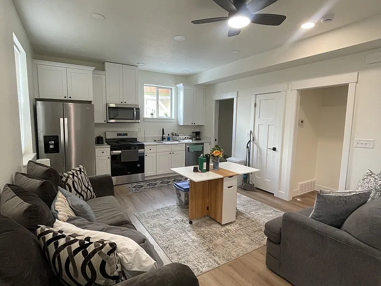 2233 Jefferson Ave #4 — Photo 4