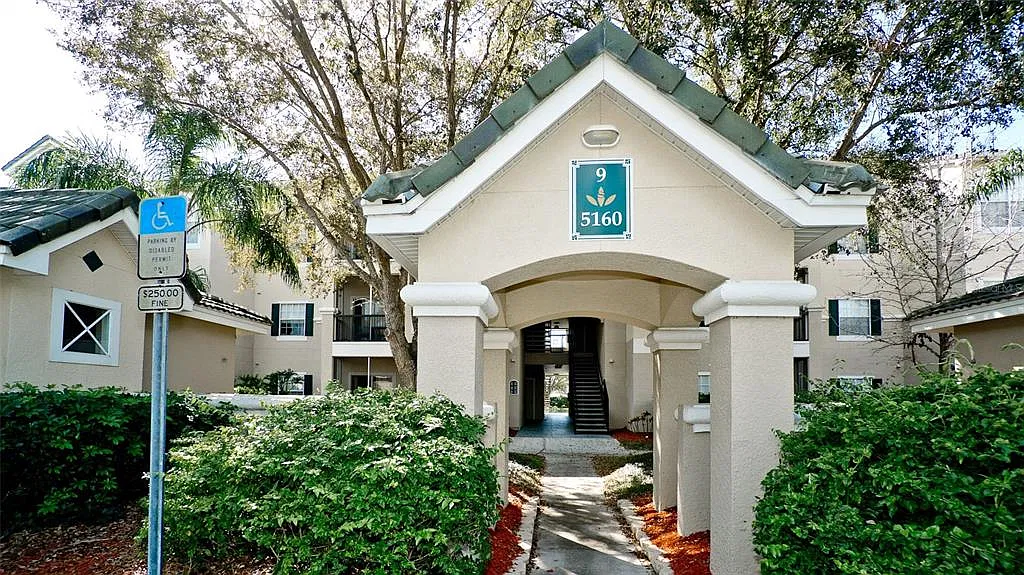 3 bed, 2.0 bath, 1376 sqft, $1,895 — Photo 1