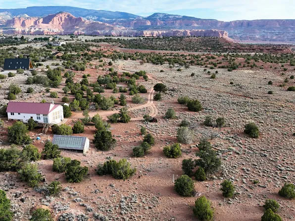 358 S Sky Dr, Torrey, UT 84775