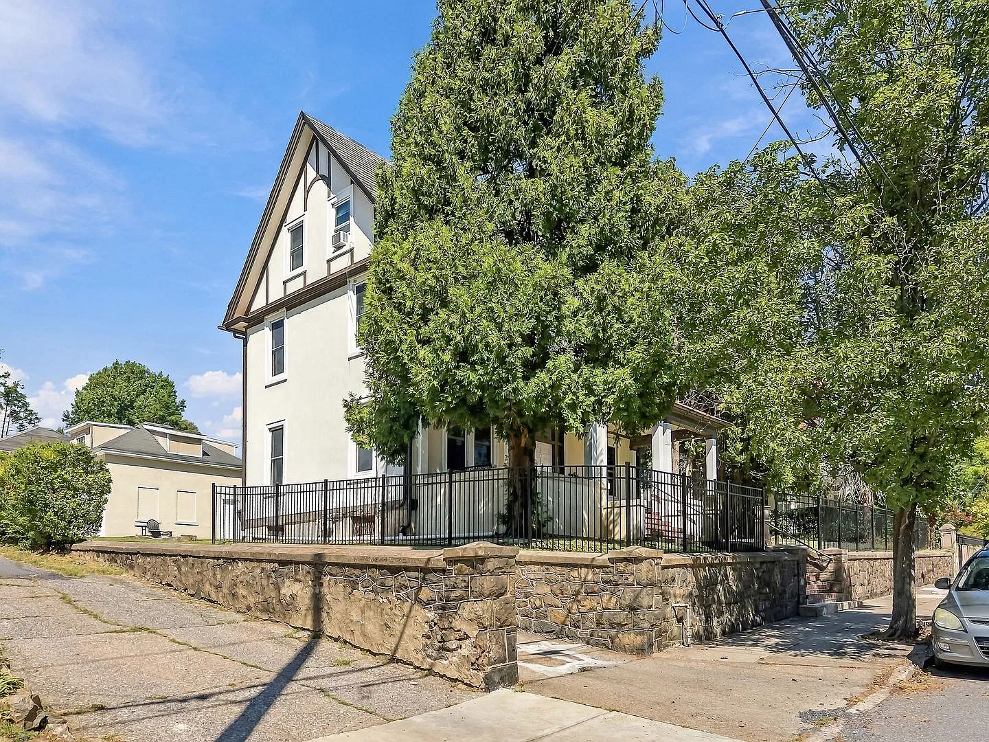 414 Cherokee St — Photo 2