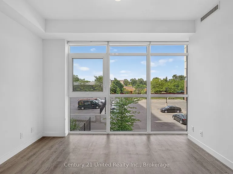 100 Bond St E #422 — Photo 6