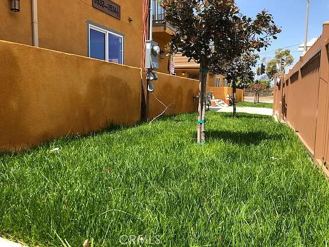 3 bed, 2.5 bath, 10960 sqft, $3,400 — Photo 3
