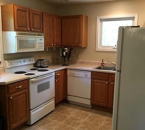 2nd image of 3122 Grand Blvd