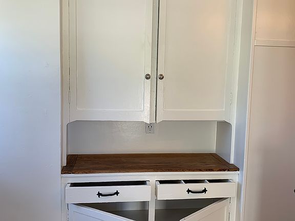 Kitchen cabinetry