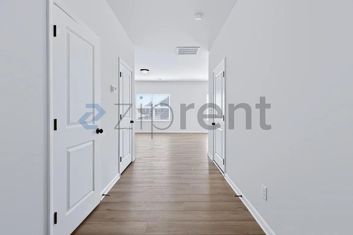 3 bed, 2.5 bath, 1813 sqft, $2,250 — Photo 2