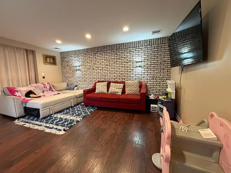 35 Clark Ave — Photo 12