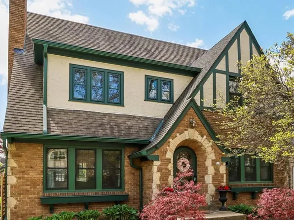 717 E Lake View AVENUE, Whitefish Bay, WI 53217