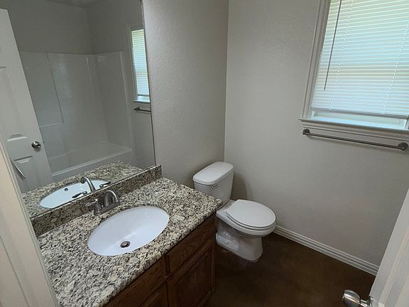 5th image of 602 E Young Ave #A