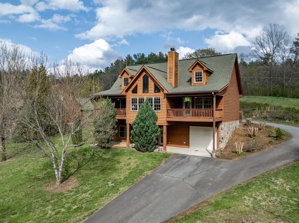3547 River Front Ln, Hiawassee, GA 30546