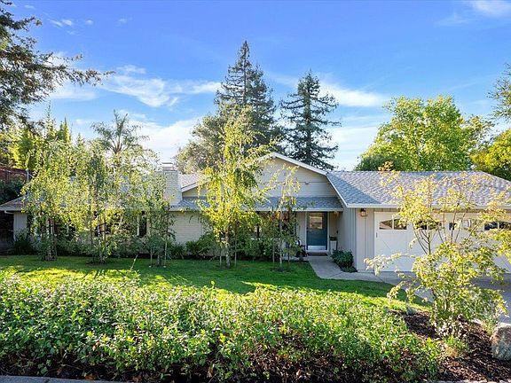 3rd image of 630 La Mesa Dr