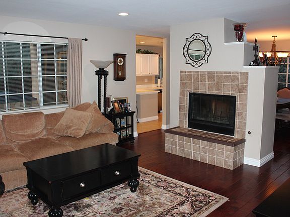 Open floorplan connects the living room, dining room, and kitchen