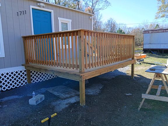 Nice big front deck! Summer is here!