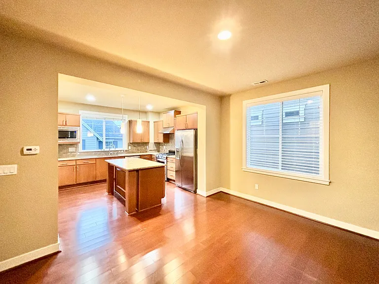 959 3rd Ave NE — Photo 7