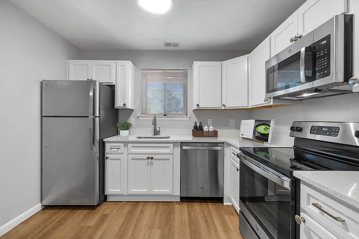 Westwinds Apartments — Photo 1