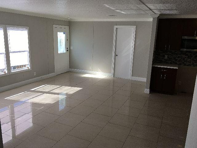 2nd image of 5105 NE 1st Ter