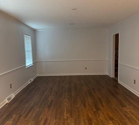 4th image of 258 Dallas Dr