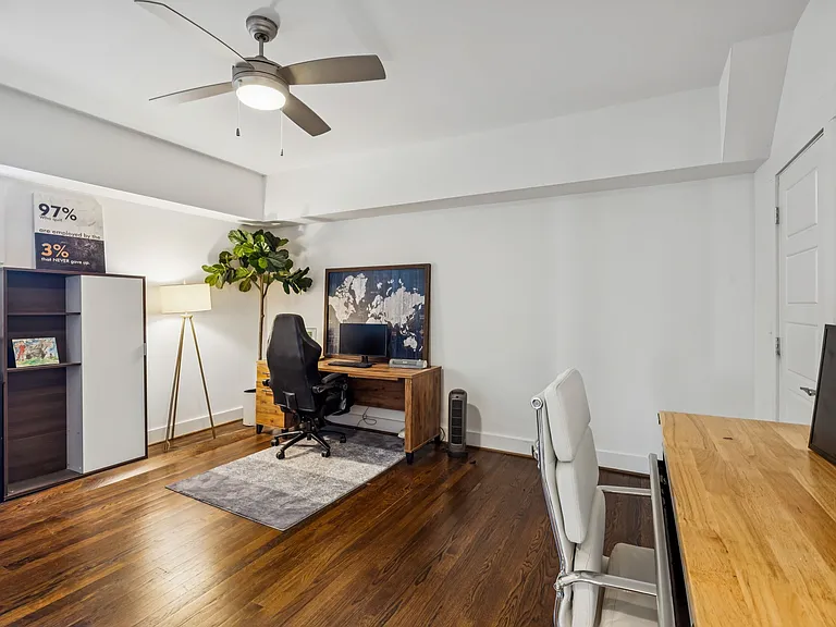 Bonus room, ideal for a playroom or home office!