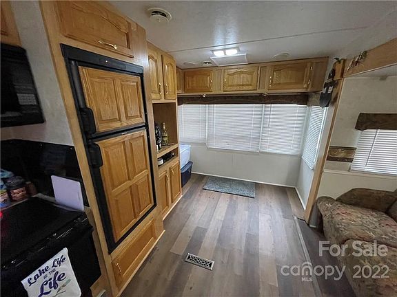 5th image of 115 Deerfield Cir
