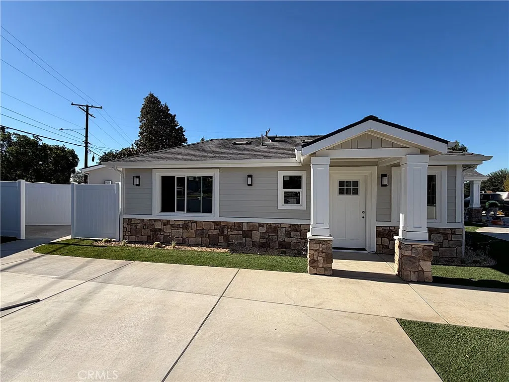 3 bed, 1050 sqft, $3,395 — Photo 1
