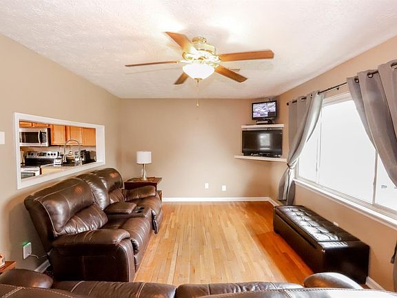 3rd image of 3598 River Park Dr