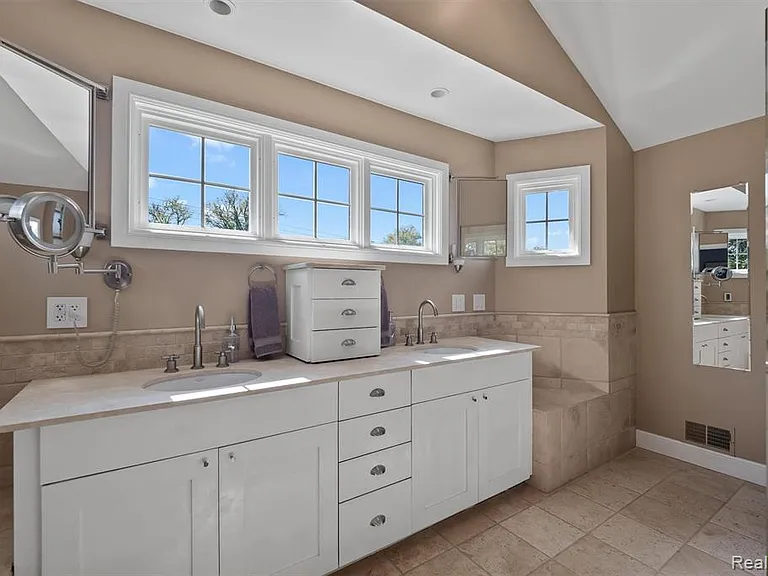 1400 Holland St — Photo 25