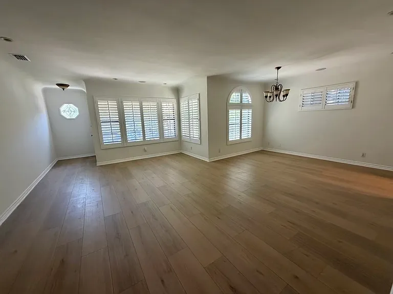 3247 Mills Ave — Photo 5
