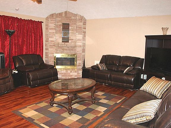 3rd image of 1209 Wildwood Dr
