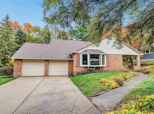 1016 Saint Lawrence Dr, Green Bay, WI 54311