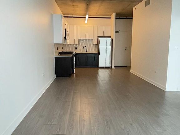 2nd image of 1401 S Clark St #406