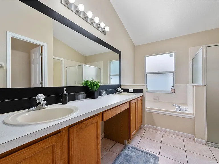 12868 Gettysburg Cir — Photo 29