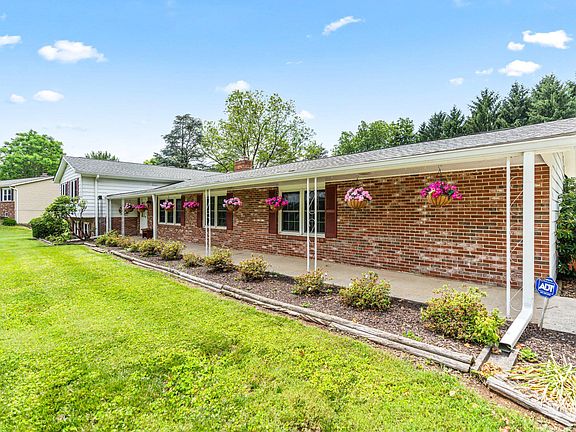 2nd image of 3318 Lowell Ln