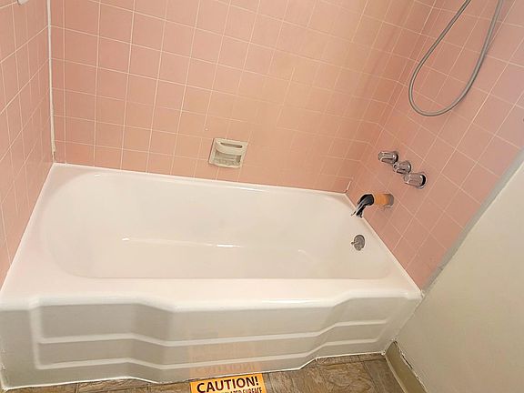 4th image of 4-1415 W 148th St #4