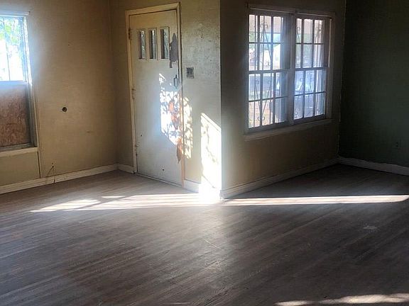 4th image of 820 E 16th St