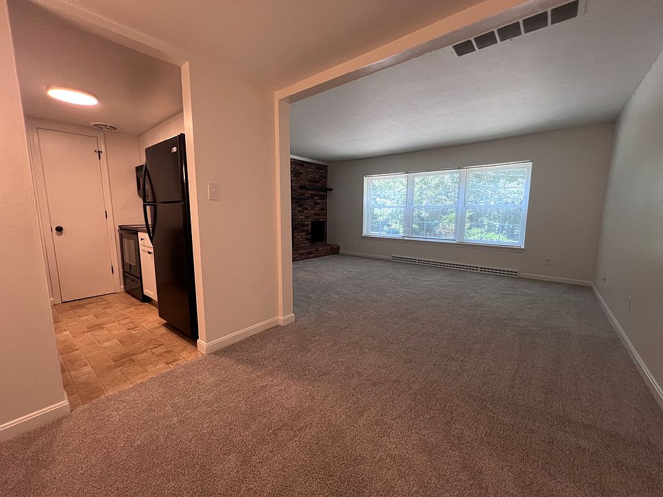 Living area, dining area, and kitchen