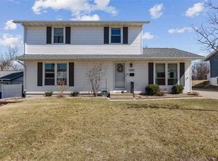 4600 White Pine Dr NE, Cedar Rapids, IA 52402