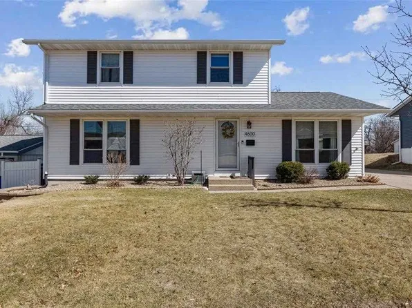 4600 White Pine Dr NE, Cedar Rapids, IA 52402
