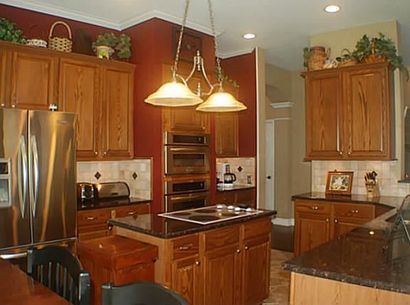 4th image of 2704 Brookwood Dr
