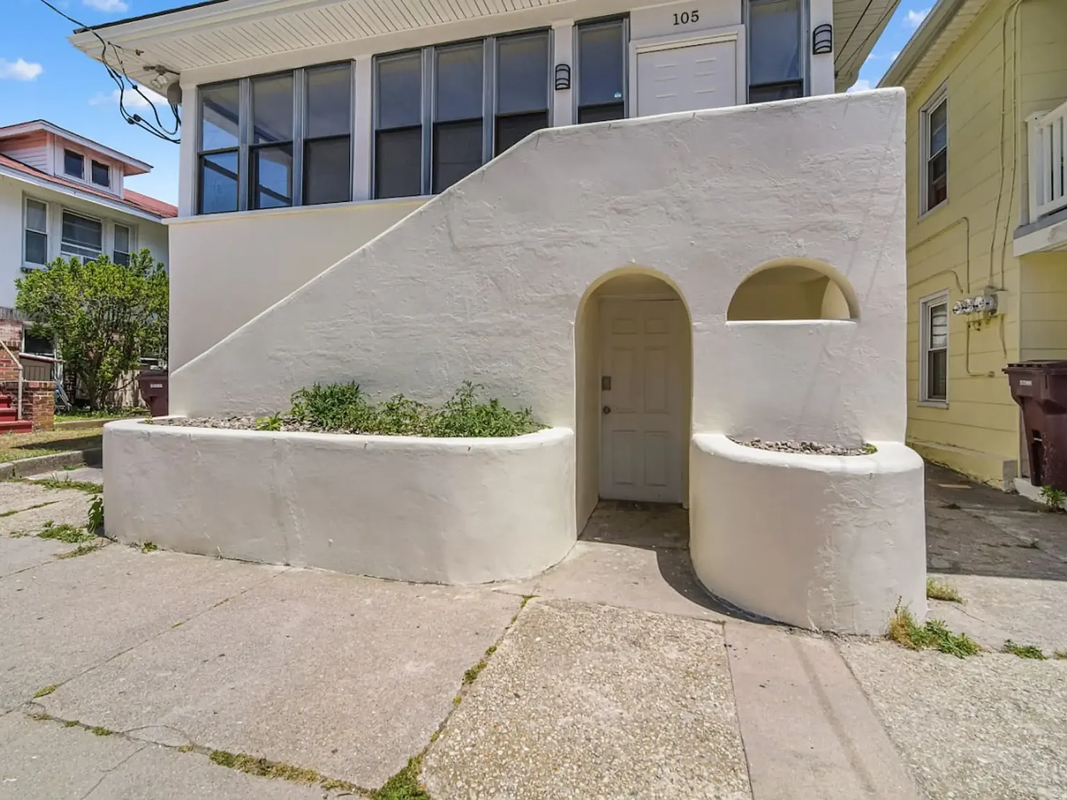 105 N New Haven Ave — Photo 2