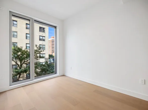 250 East 25th Street image 7 of 13