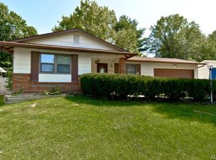 28 S Hillview Dr, Saint Peters, MO 63376