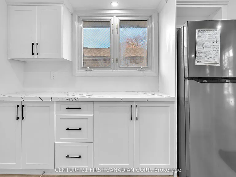 48 Toulon Cres #UPPER — Photo 6