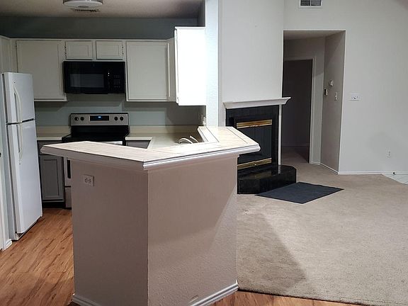 3rd image of 556 Grace Ln