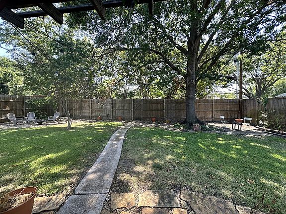 2nd image of 3558 Vinecrest Dr