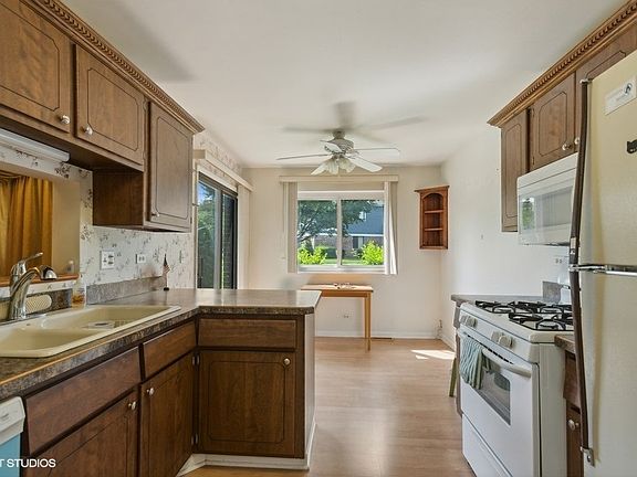 5th image of 302 Maplewood Ct APT A1