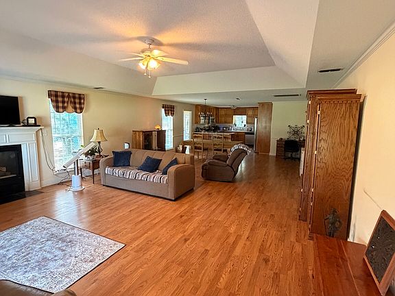 5th image of 178 Edinborough Dr